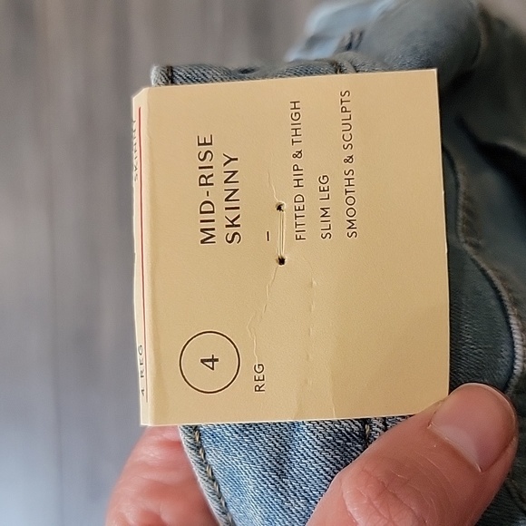 Universal Threads Mid Rise Skinny Jeans - Picture 4 of 4